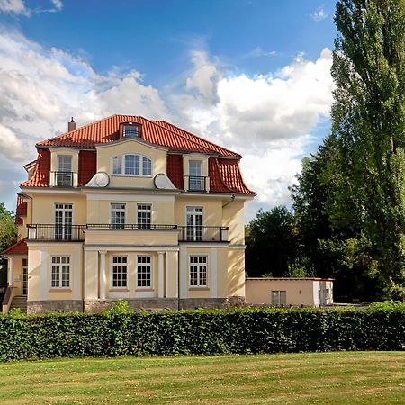 Hotel Dirks Am Schloss 巴特皮尔蒙特 外观 照片