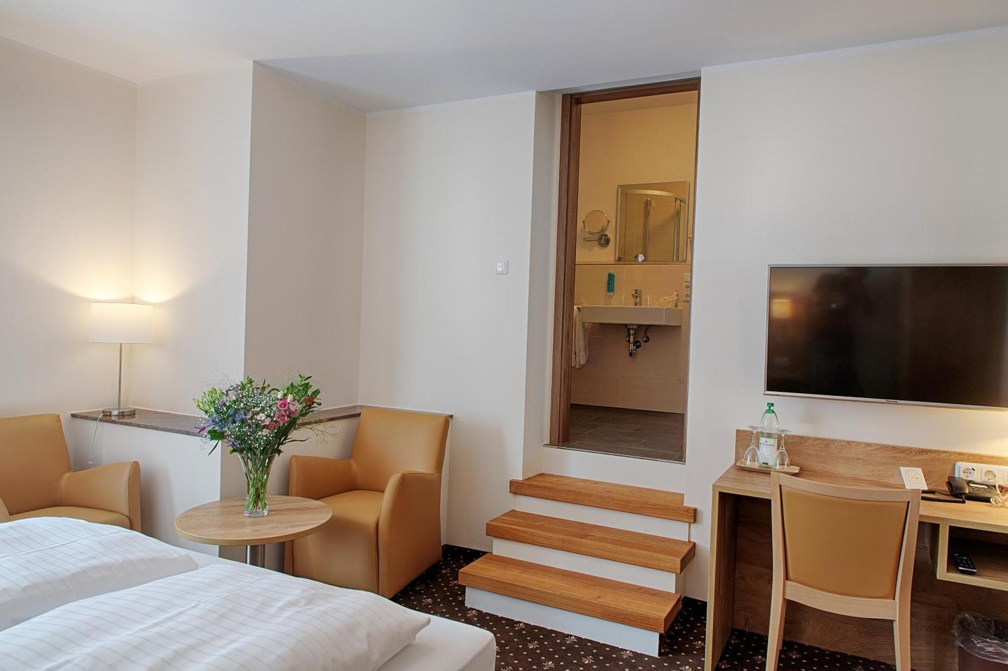 Hotel Dirks Am Schloss 巴特皮尔蒙特 外观 照片