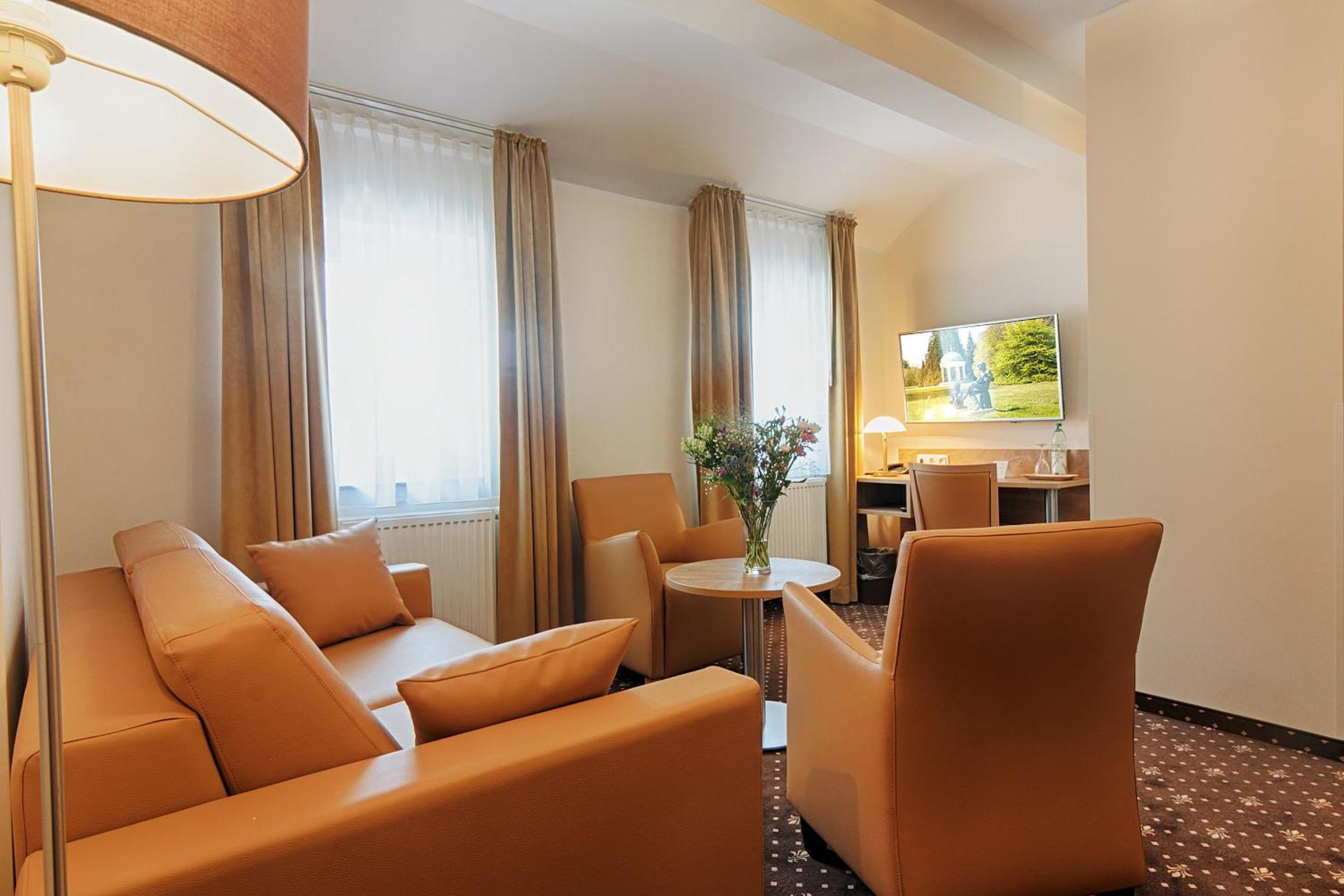 Hotel Dirks Am Schloss 巴特皮尔蒙特 外观 照片