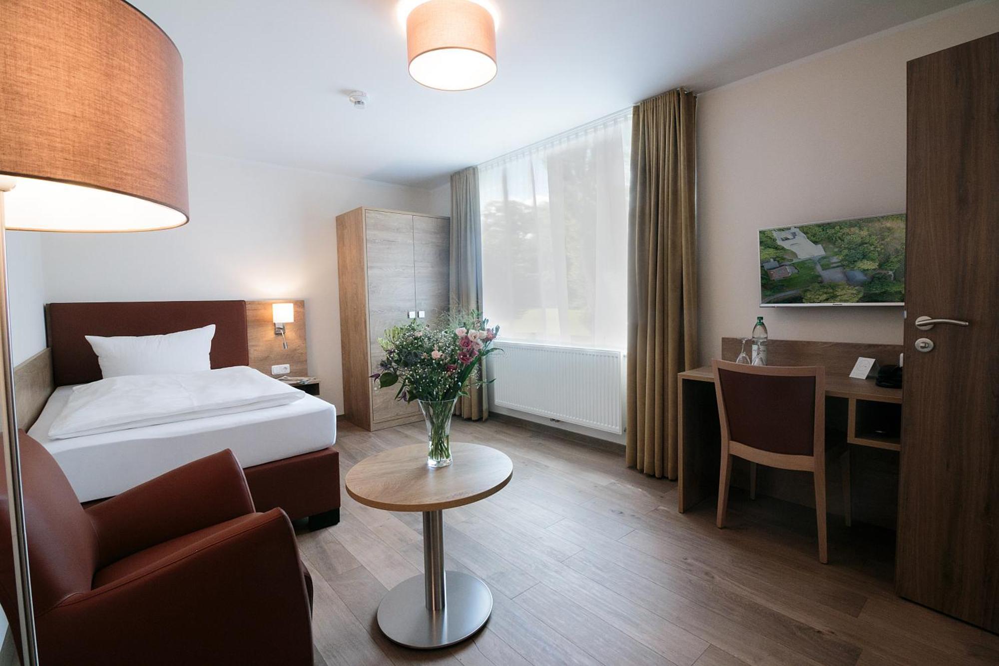 Hotel Dirks Am Schloss 巴特皮尔蒙特 外观 照片