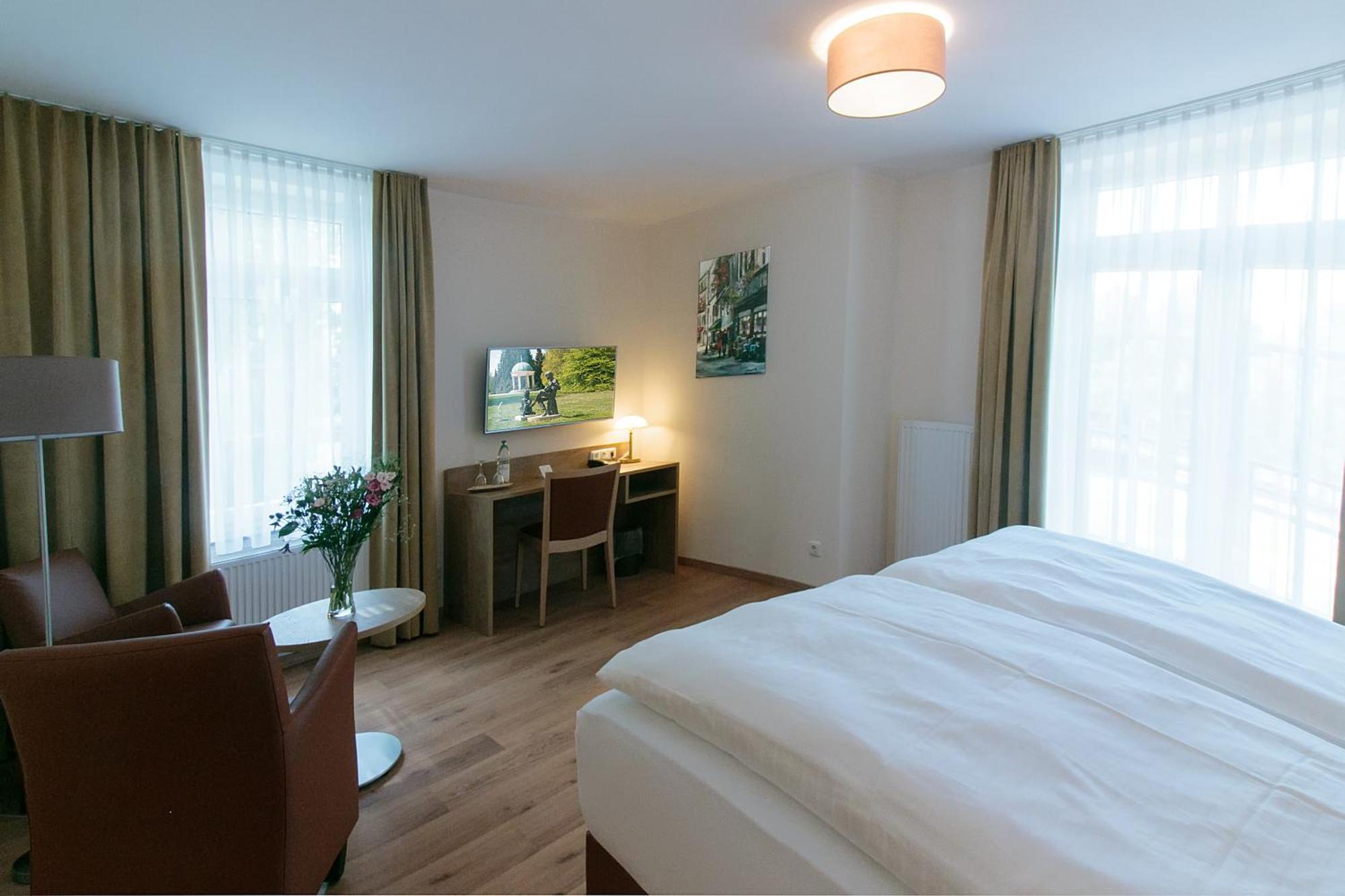 Hotel Dirks Am Schloss 巴特皮尔蒙特 外观 照片