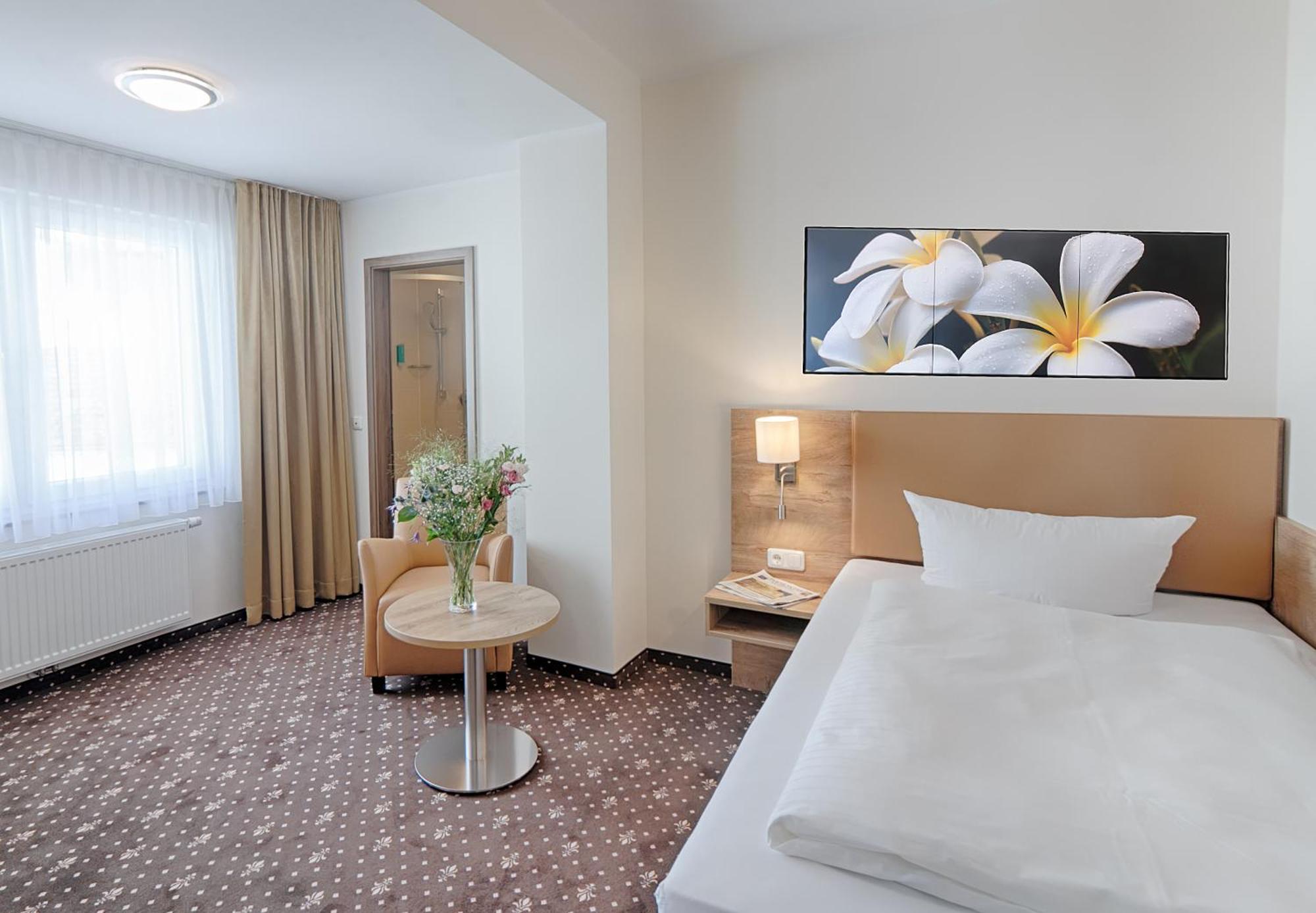 Hotel Dirks Am Schloss 巴特皮尔蒙特 外观 照片