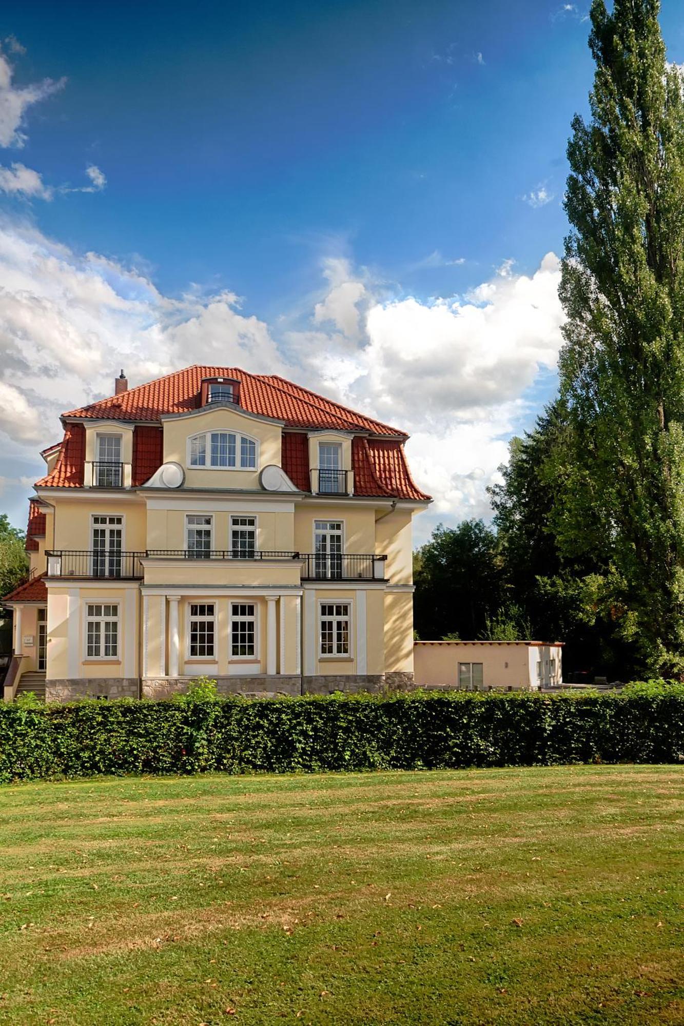 Hotel Dirks Am Schloss 巴特皮尔蒙特 外观 照片
